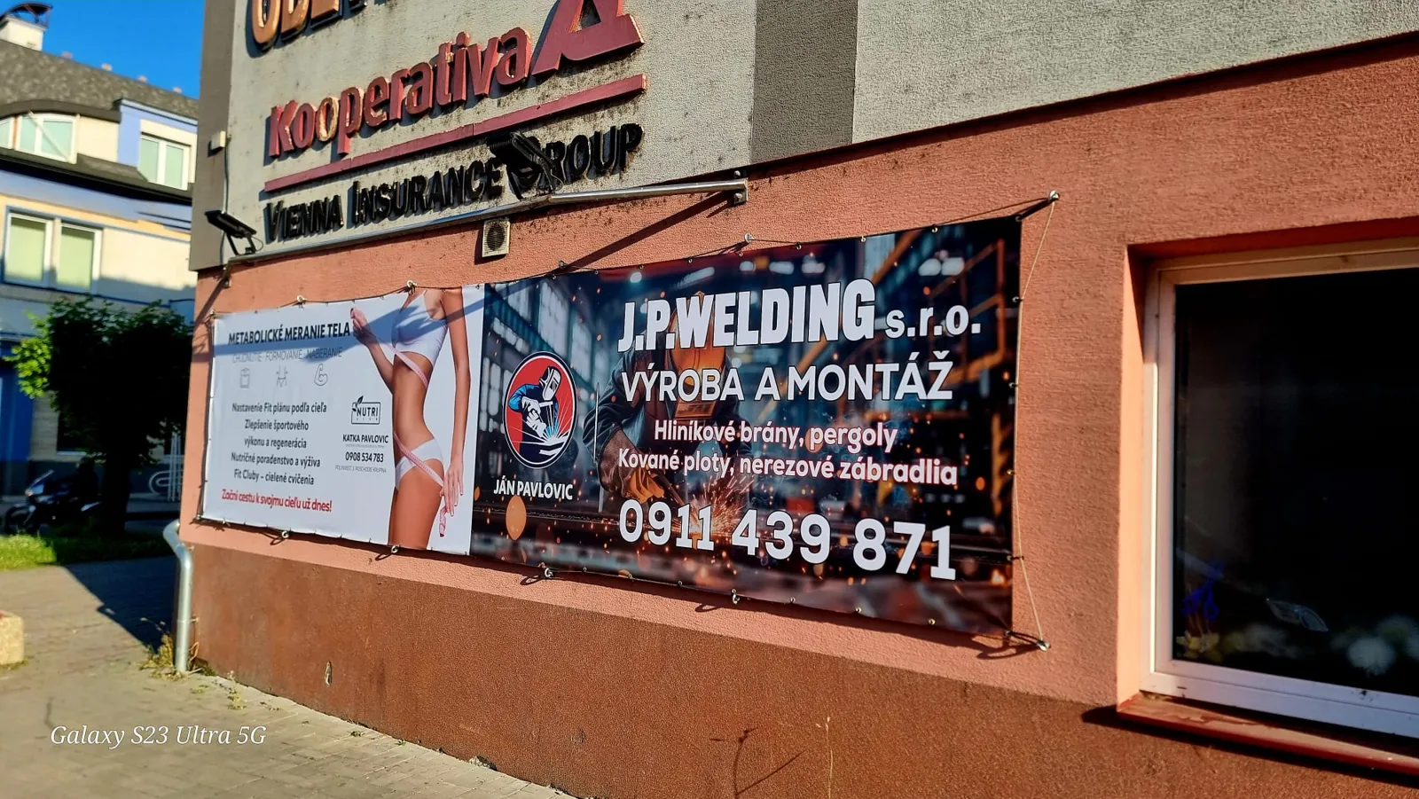 Ako si vybrať správny banner ? Kompletný sprievodca pre rok 2025
