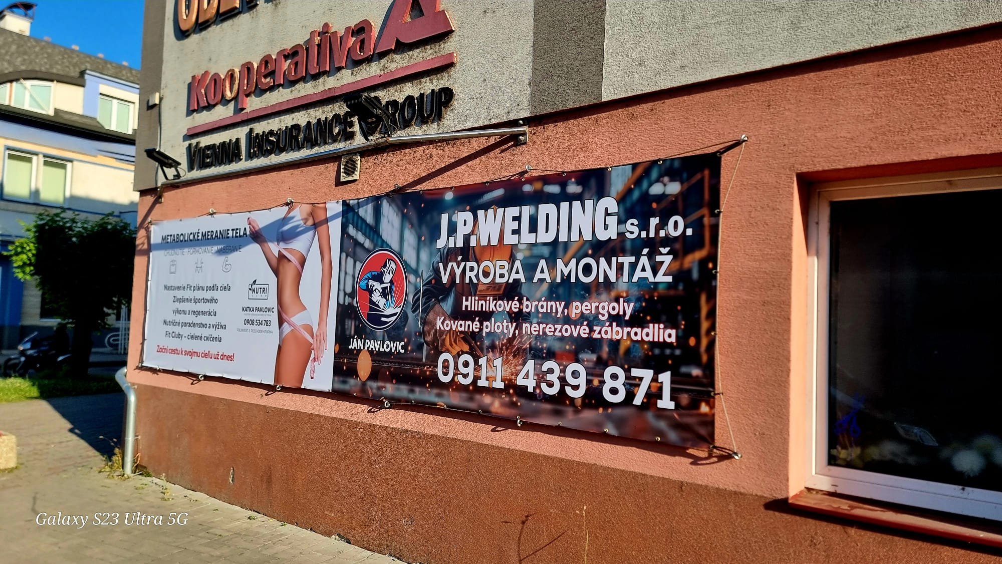 Ako si vybrať správny banner ? Kompletný sprievodca pre rok 2025